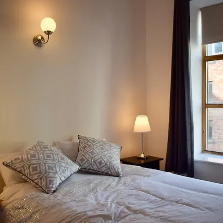Central 2 Bedroom Flat